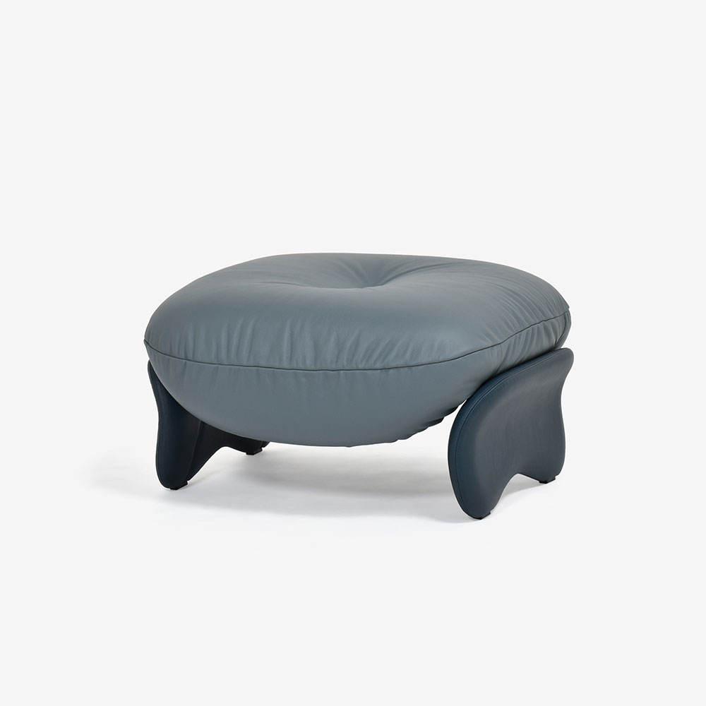 PoltronaFrau（ポルトローナ・フラウ）オットマン「スクワッシュ」幅72cm 革スチールブルー色/ミネラルブルー色【次回入荷未定】