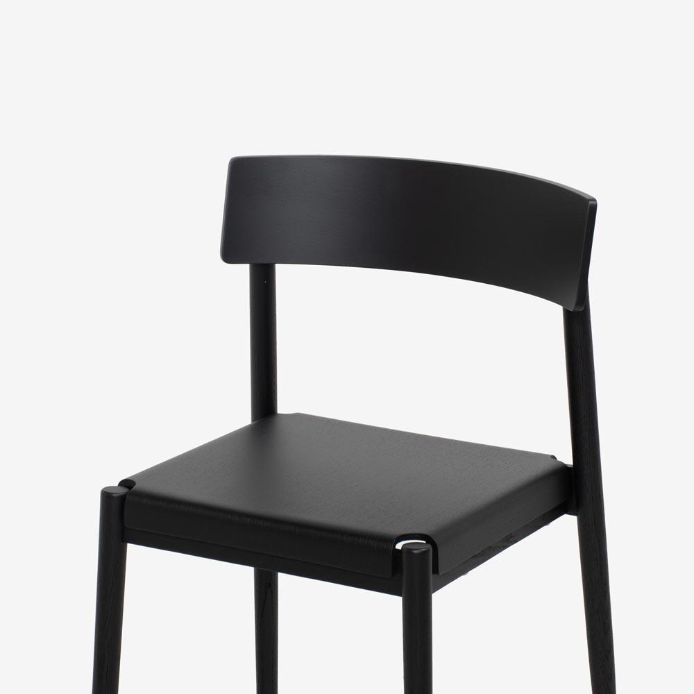 Calligaris（カリガリス）ダイニングチェア「Scandia CS2027」板座 マットブラック色