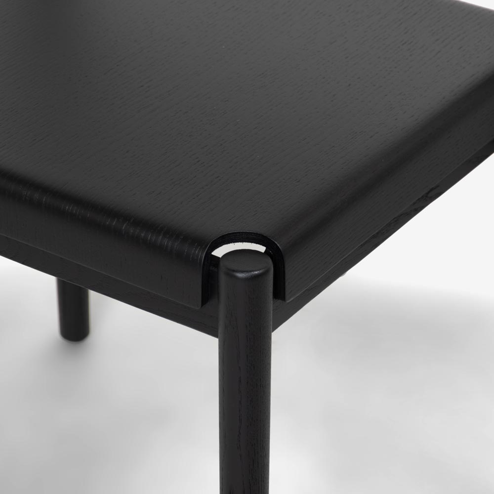 Calligaris（カリガリス）ダイニングチェア「Scandia CS2027」板座 マットブラック色