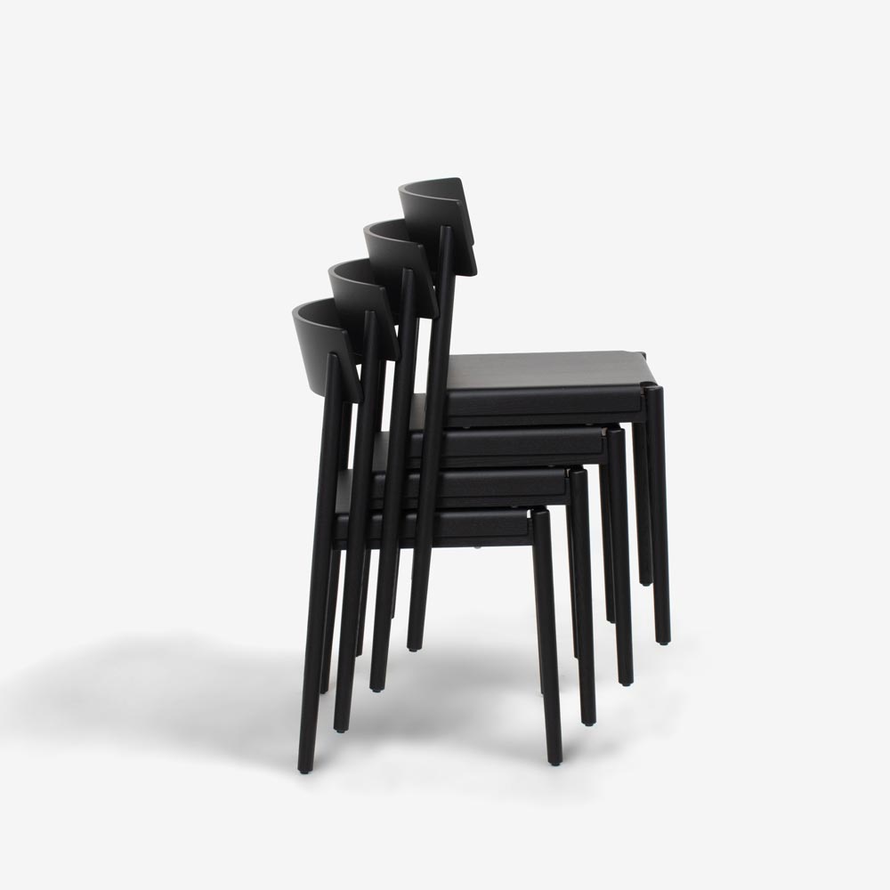 Calligaris（カリガリス）ダイニングチェア「Scandia CS2027」板座 マットブラック色