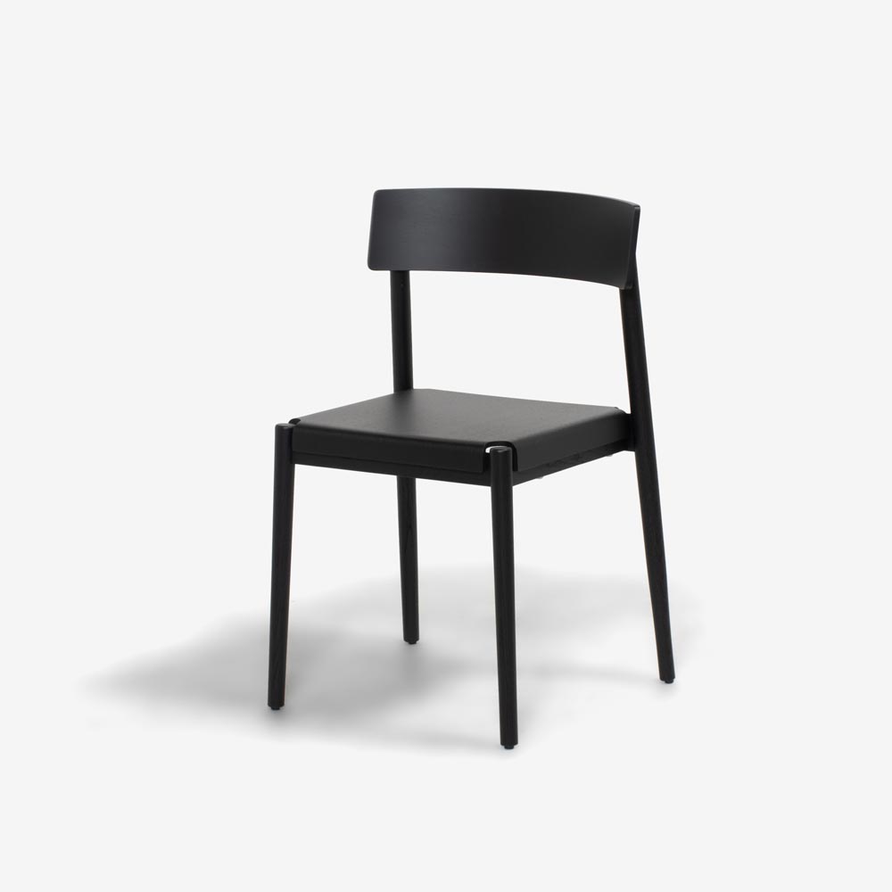 Calligaris（カリガリス）ダイニングチェア「Scandia CS2027」板座 マットブラック色