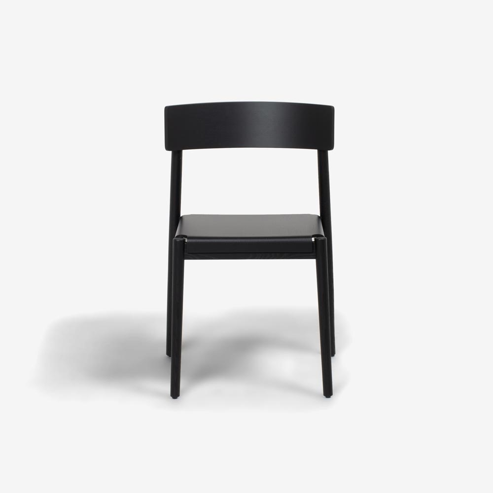 Calligaris（カリガリス）ダイニングチェア「Scandia CS2027」板座 マットブラック色