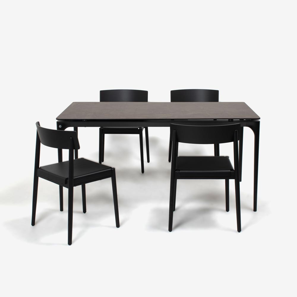 Calligaris（カリガリス）ダイニングチェア「Scandia CS2027」板座 マットブラック色