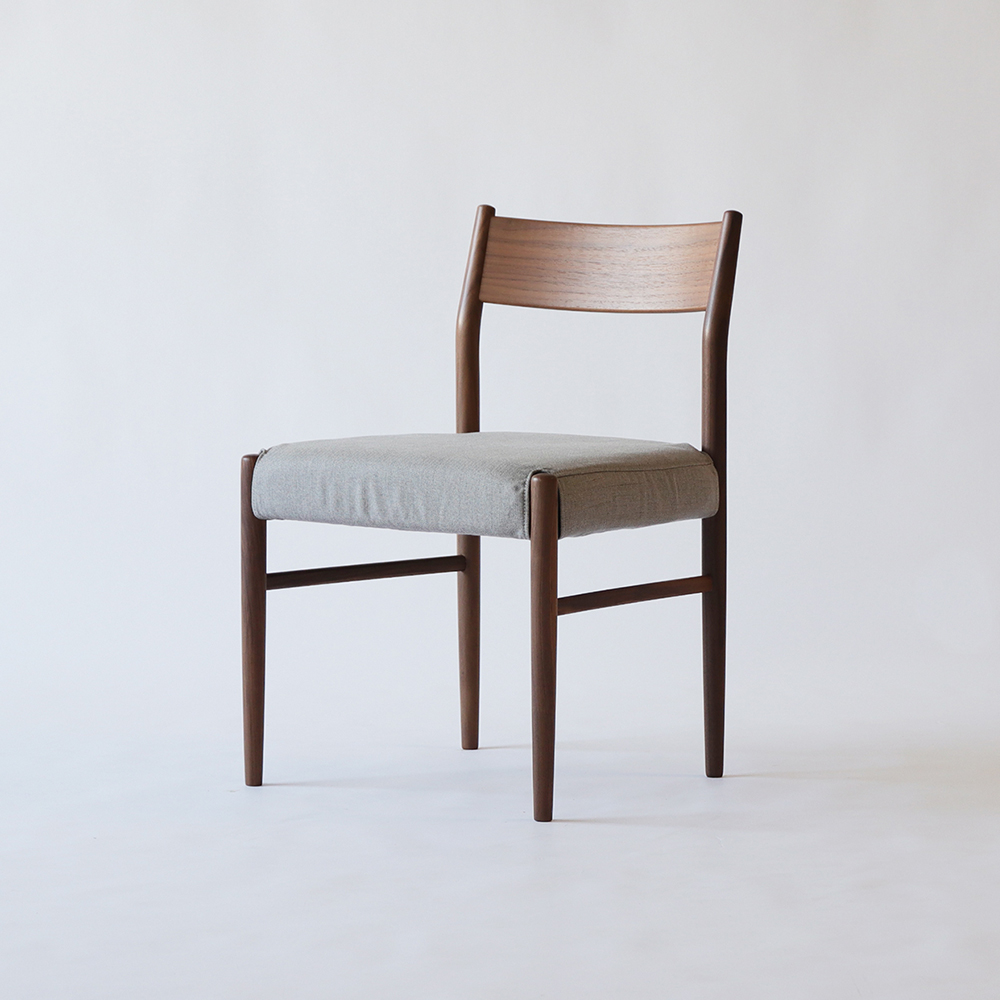 IKASAS（イカサ）ダイニングチェア「SUIPPO-スイッポ-CHAIR」ウォールナット材 カバー全2色